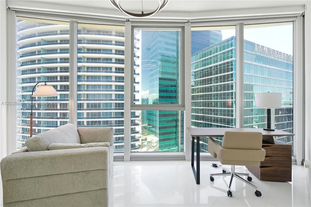 300 Biscayne Boulevard Way #4007W Miami, FL 33131