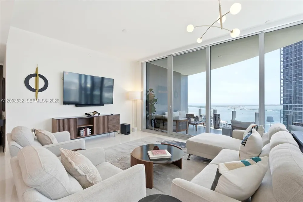 300 Biscayne Boulevard Way #4007W Miami, FL 33131