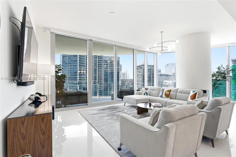 300 Biscayne Boulevard Way #4007W Miami, FL 33131