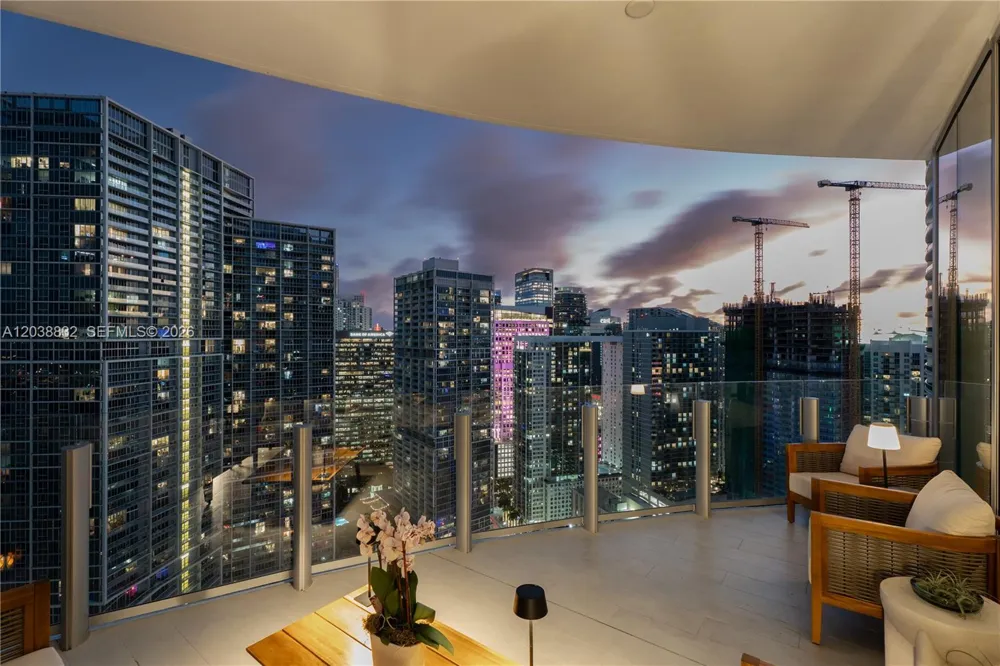 300 Biscayne Boulevard Way #4007W Miami, FL 33131