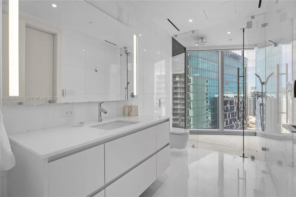 300 Biscayne Boulevard Way #4007W Miami, FL 33131