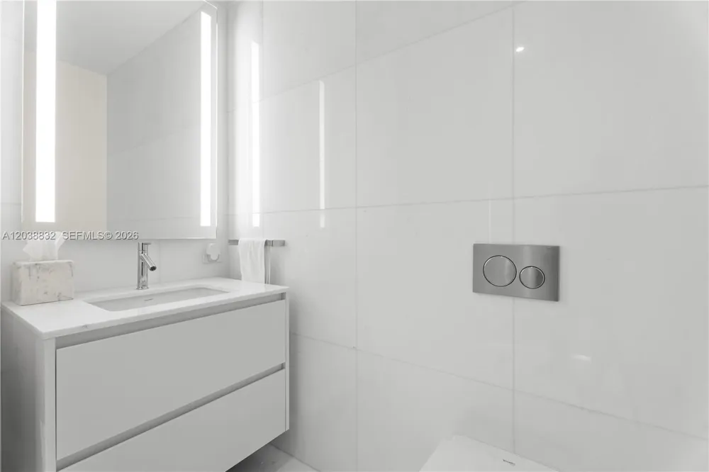 300 Biscayne Boulevard Way #4007W Miami, FL 33131