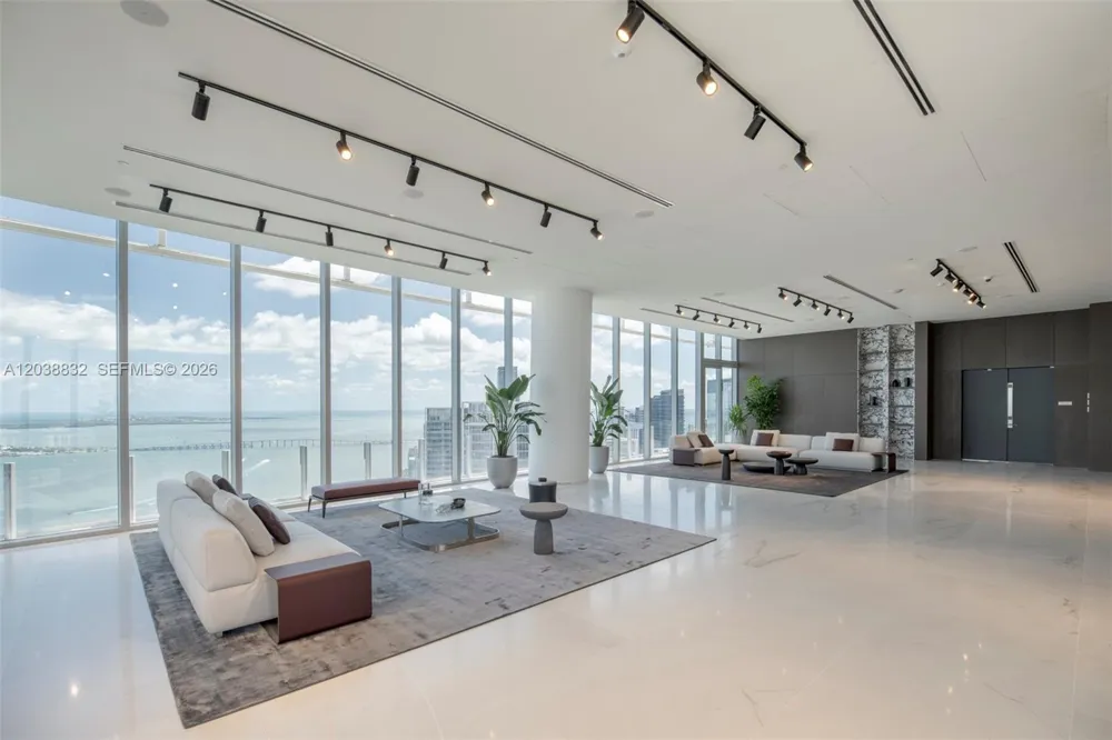300 Biscayne Boulevard Way #4007W Miami, FL 33131