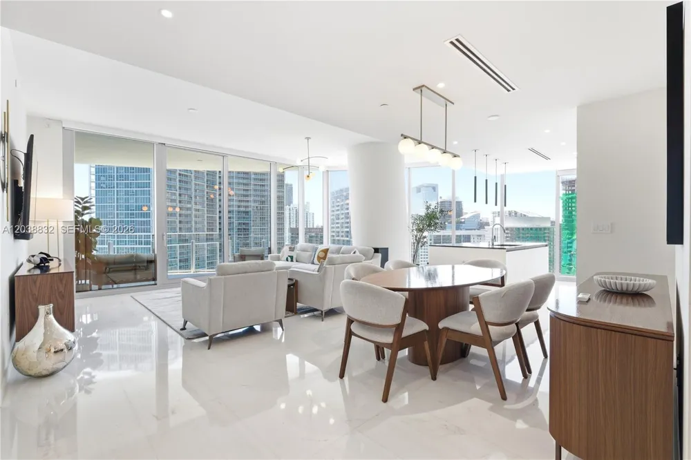 300 Biscayne Boulevard Way #4007W Miami, FL 33131