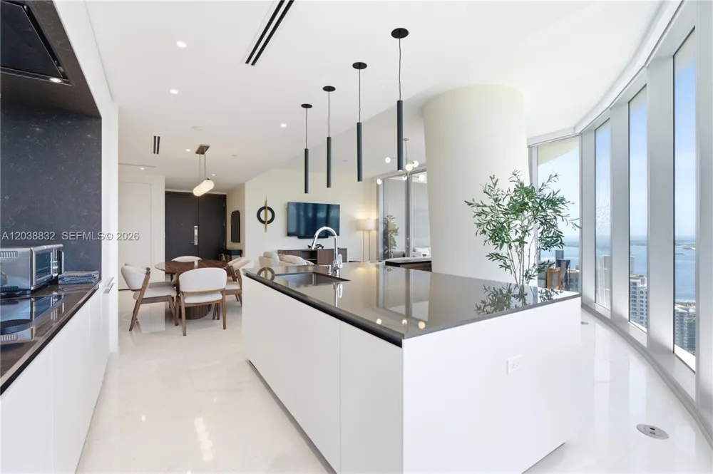 300 Biscayne Boulevard Way #4007W Miami, FL 33131