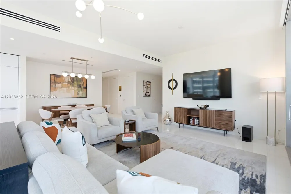 300 Biscayne Boulevard Way #4007W Miami, FL 33131