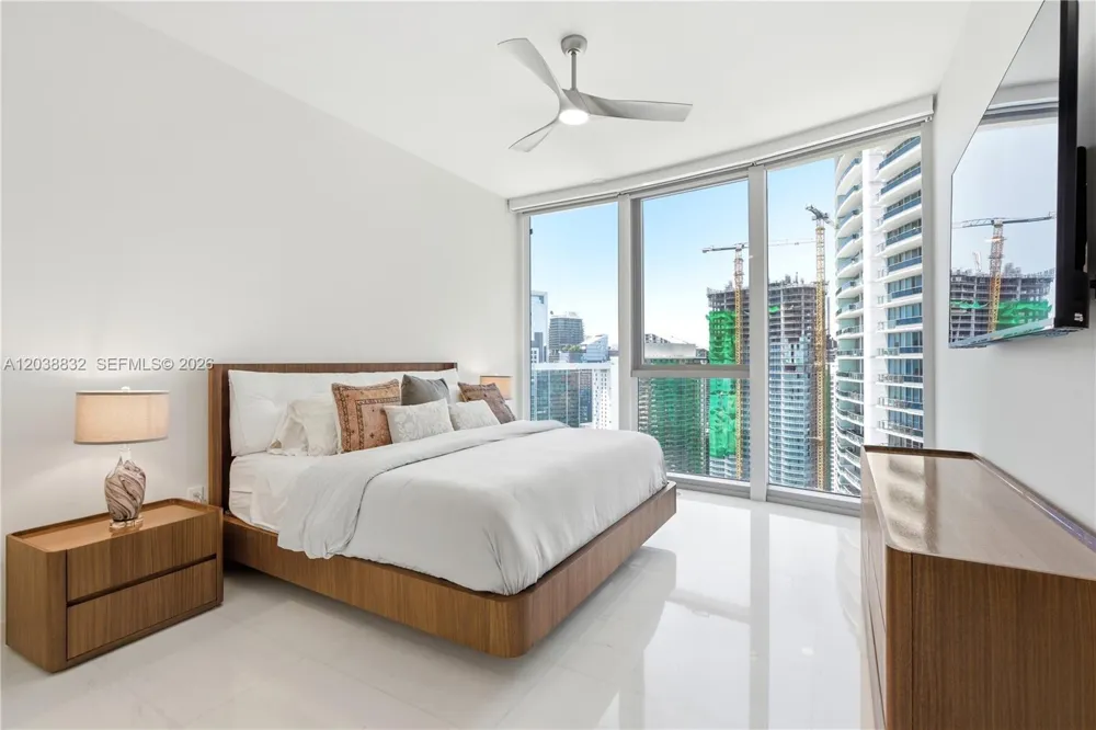 300 Biscayne Boulevard Way #4007W Miami, FL 33131