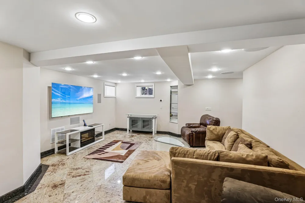 1218 Centre Street Hewlett, NY 11557