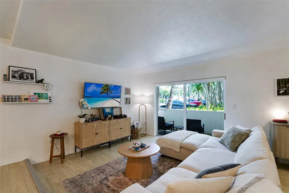 8950 SW 69th Ct #109 Pinecrest, FL 33156