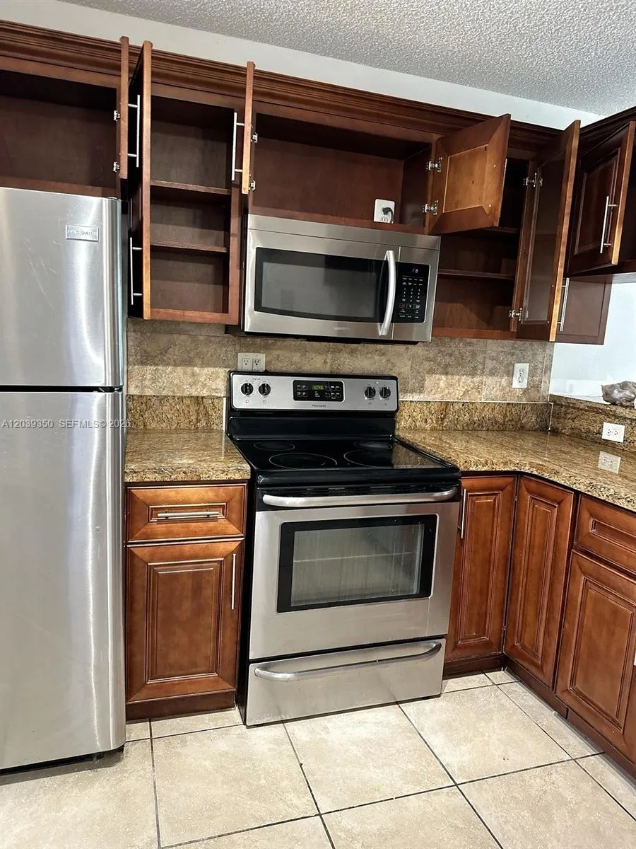 9953 NW Nob Hill Pl #9953 Sunrise, FL 33351