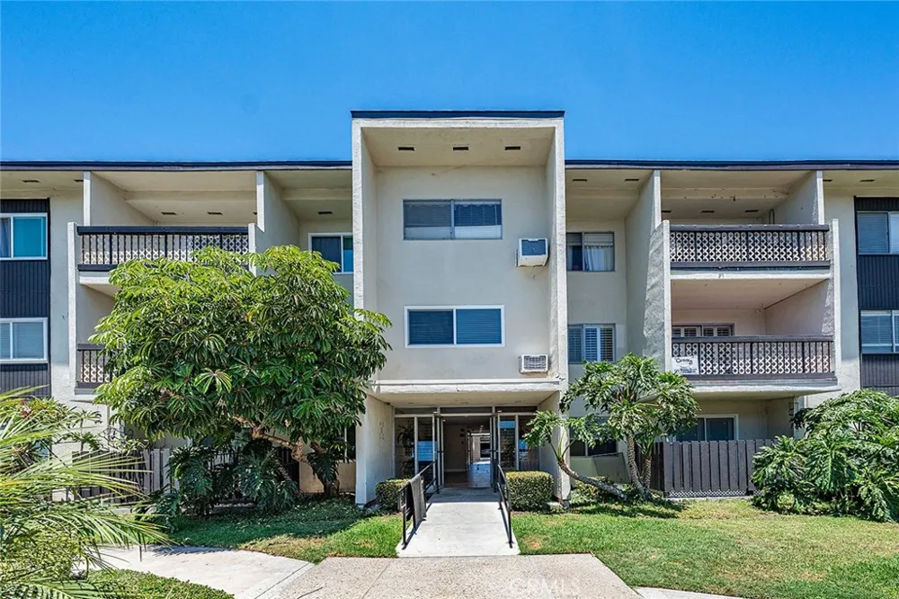 12200 Montecito Road #D319 Seal Beach, CA 90740