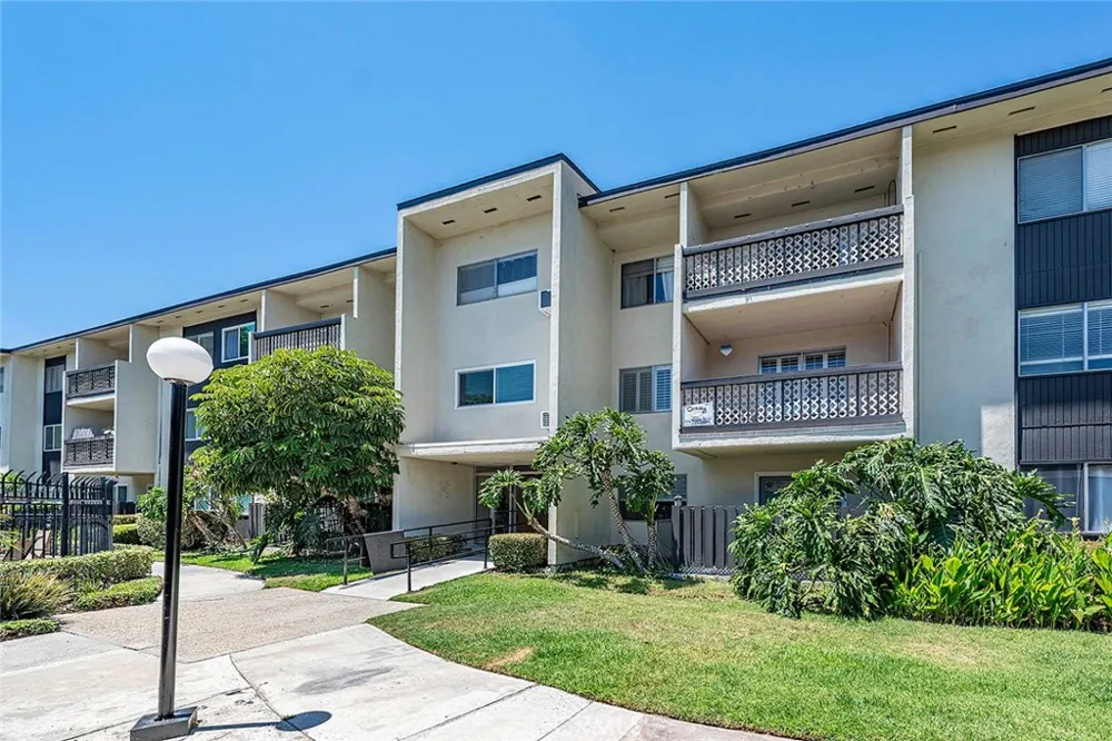 12200 Montecito Road #D319 Seal Beach, CA 90740