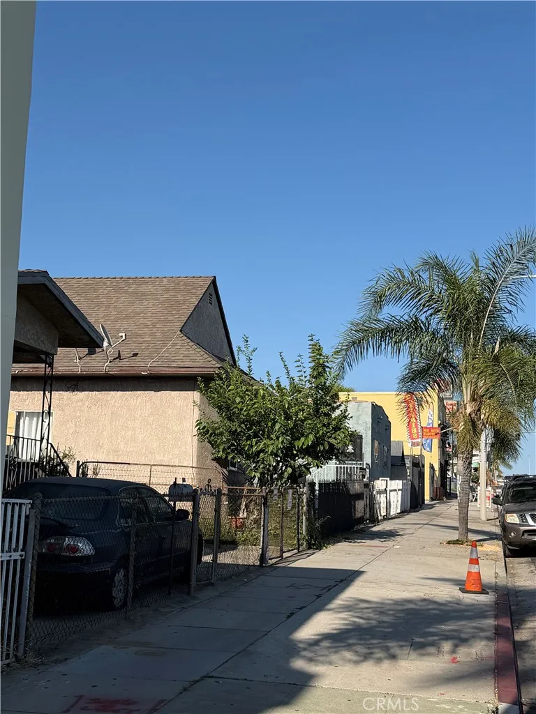 4227 E Cesar E Chavez Los Angeles, CA 90063