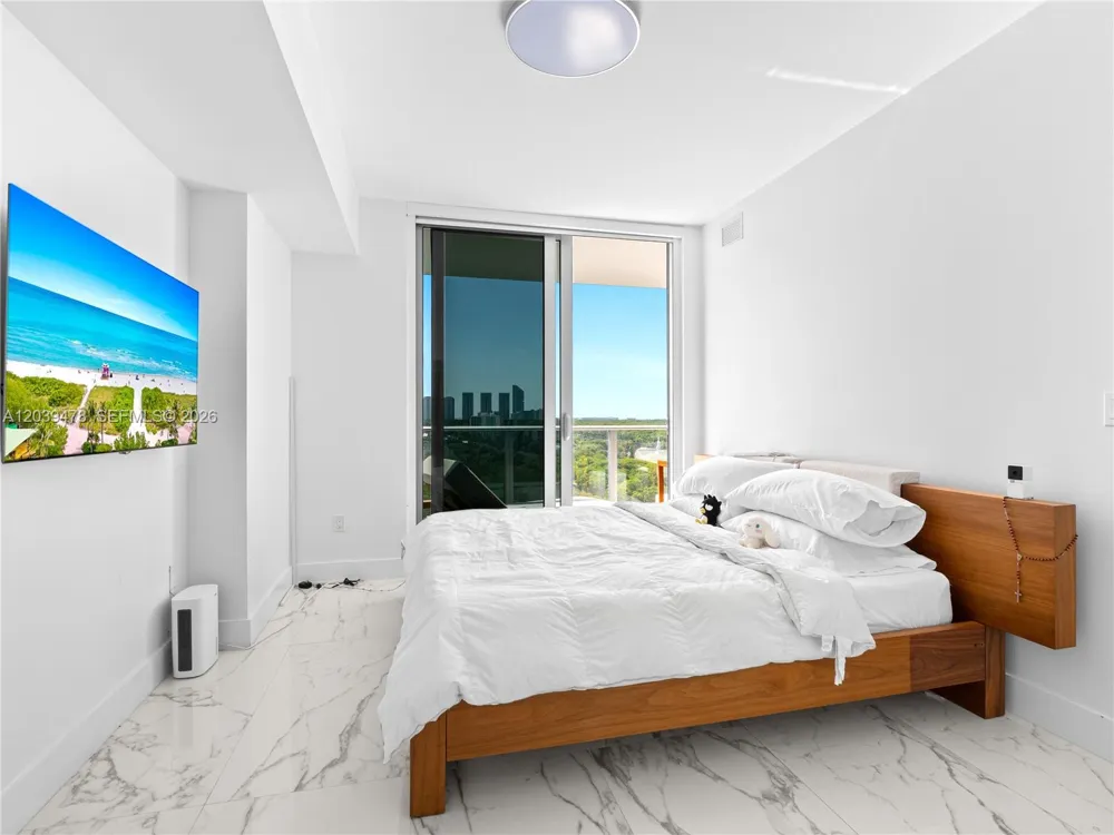 16385 Biscayne Blvd #1117 North Miami Beach, FL 33160