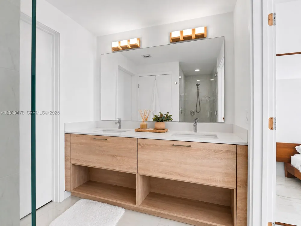 16385 Biscayne Blvd #1117 North Miami Beach, FL 33160