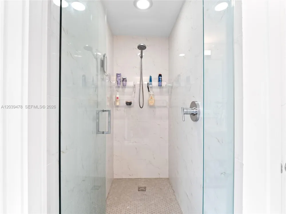 16385 Biscayne Blvd #1117 North Miami Beach, FL 33160