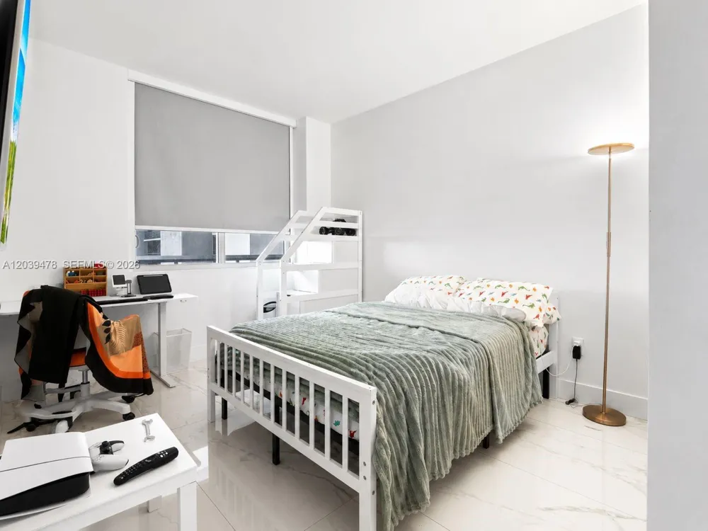 16385 Biscayne Blvd #1117 North Miami Beach, FL 33160