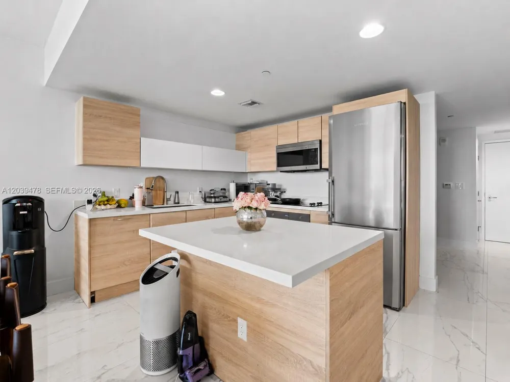 16385 Biscayne Blvd #1117 North Miami Beach, FL 33160