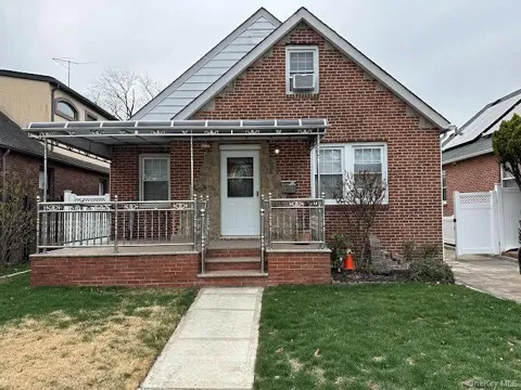 8252 257th Street