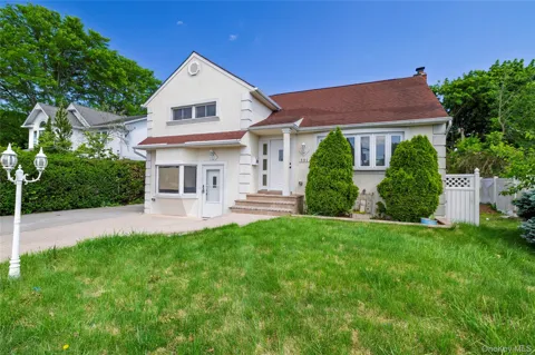 561 Woodbury Road