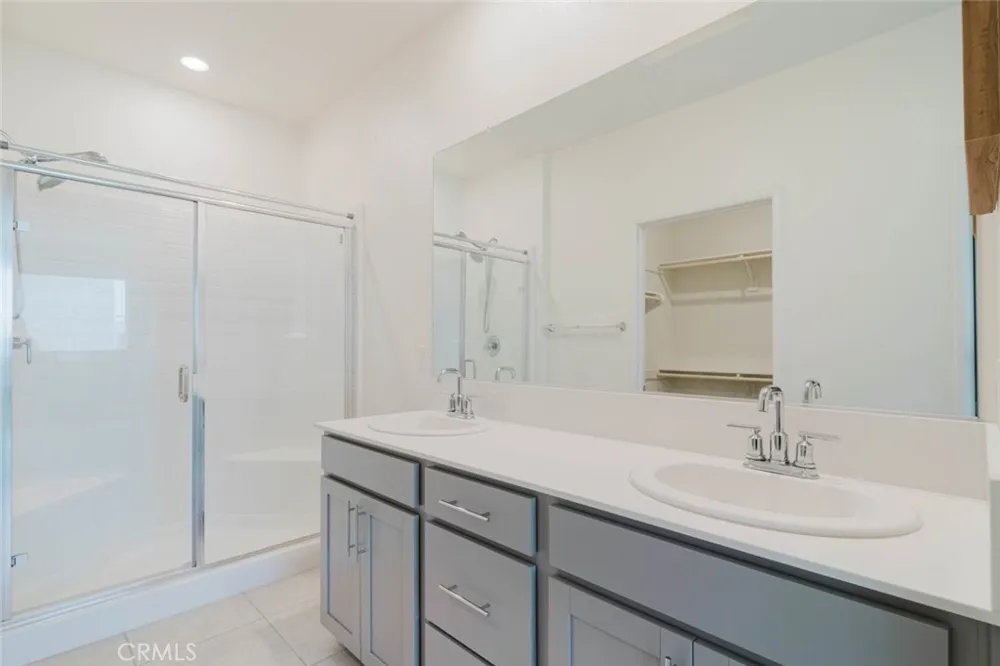 18450 W Calico Lane Northridge, CA 91325