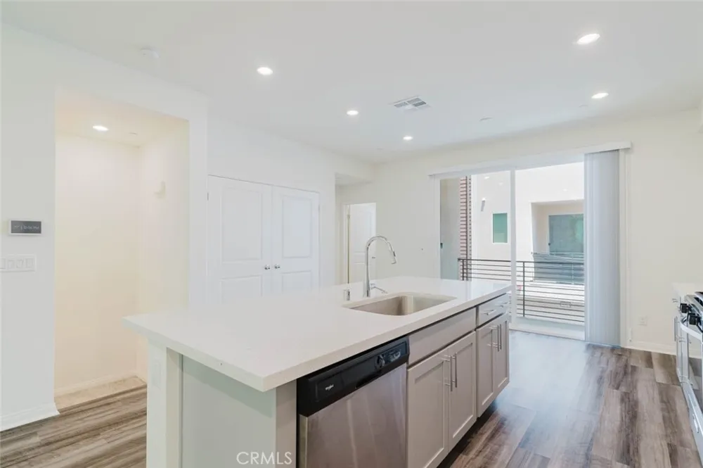 18450 W Calico Lane Northridge, CA 91325
