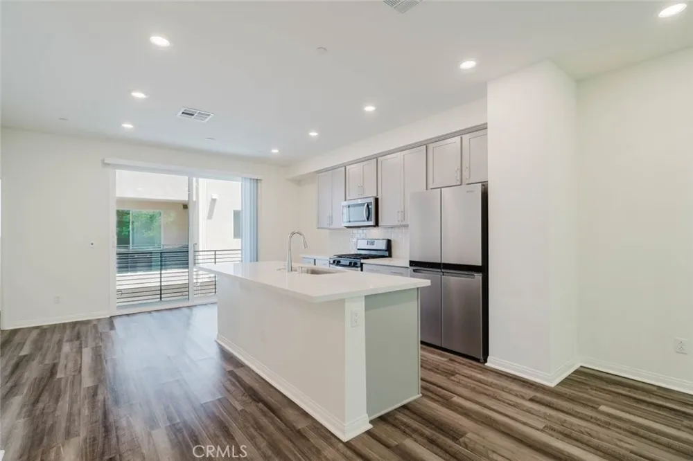 18450 W Calico Lane Northridge, CA 91325
