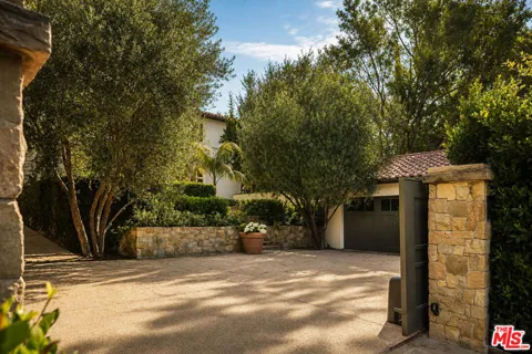 1168 Doheny Drive