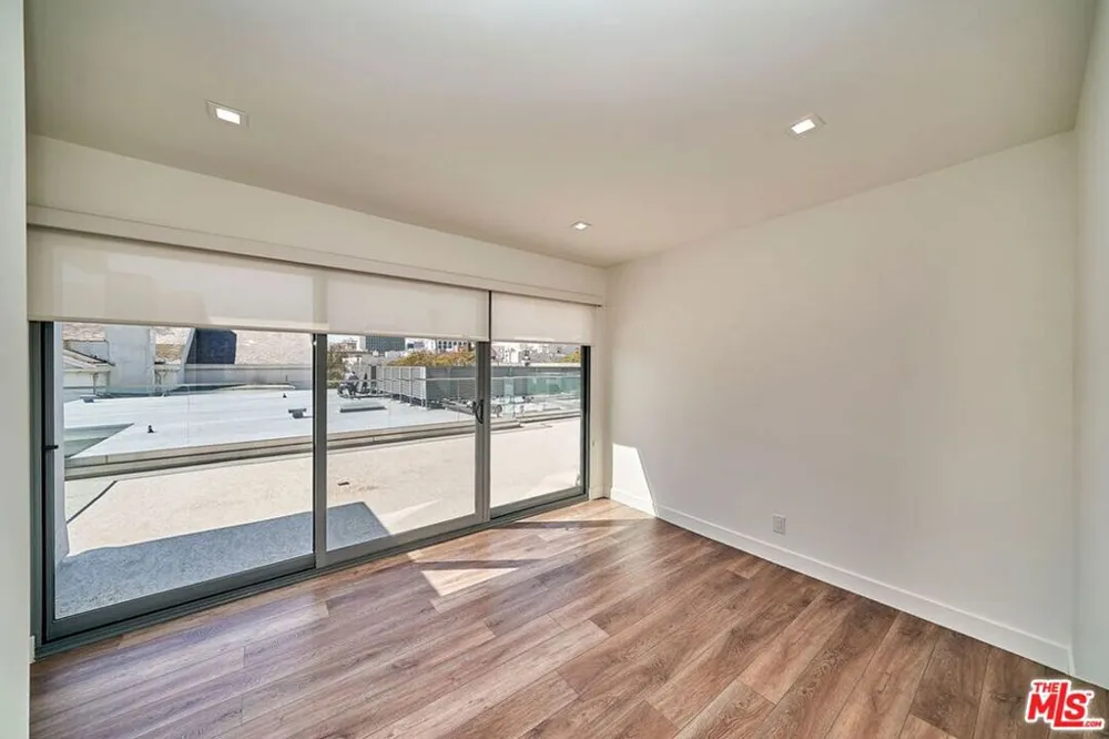 145 S Maple Drive #401 Beverly Hills, CA 90212
