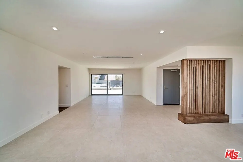 145 S Maple Drive #401 Beverly Hills, CA 90212