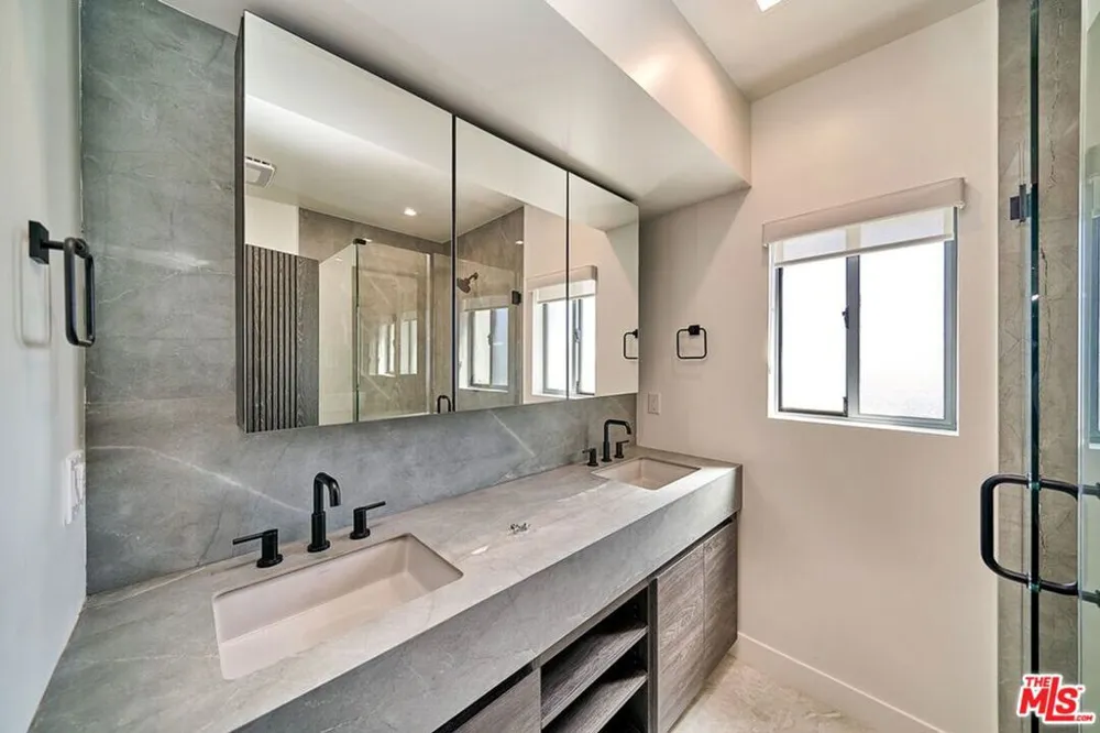 145 S Maple Drive #401 Beverly Hills, CA 90212