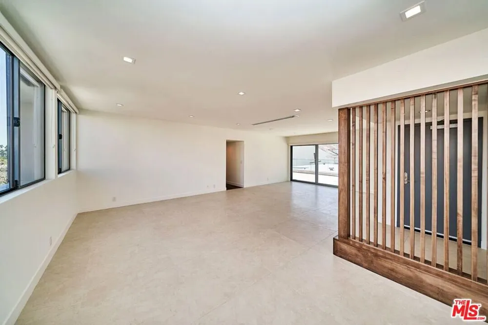 145 S Maple Drive #401 Beverly Hills, CA 90212