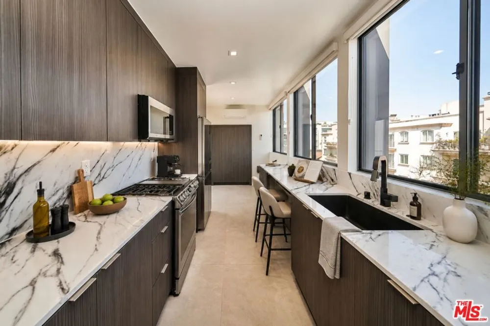 145 S Maple Drive #401 Beverly Hills, CA 90212
