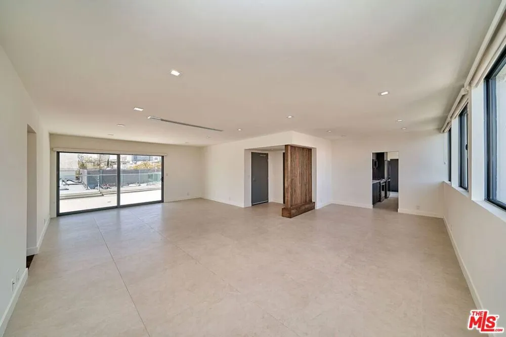 145 S Maple Drive #401 Beverly Hills, CA 90212