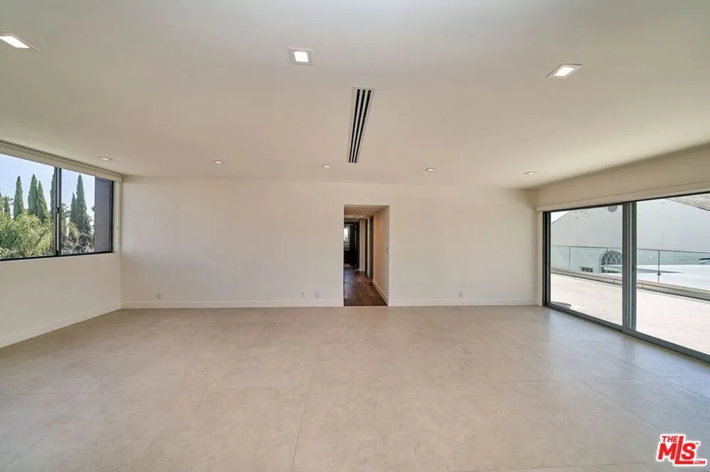 145 S Maple Drive #401 Beverly Hills, CA 90212