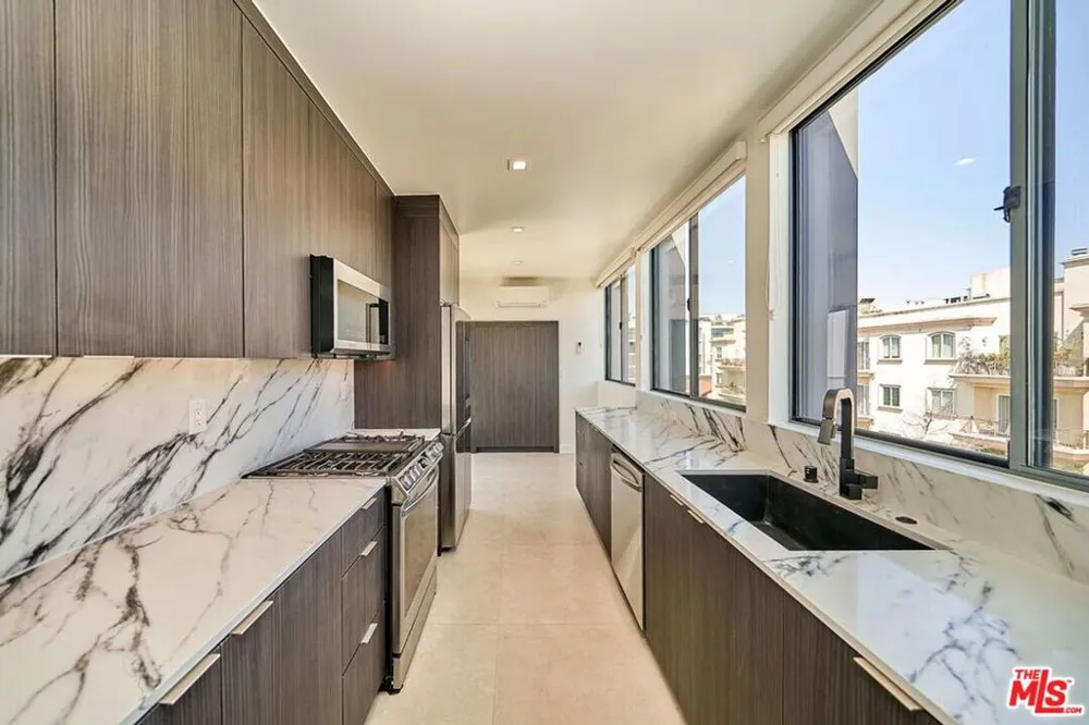 145 S Maple Drive #401 Beverly Hills, CA 90212