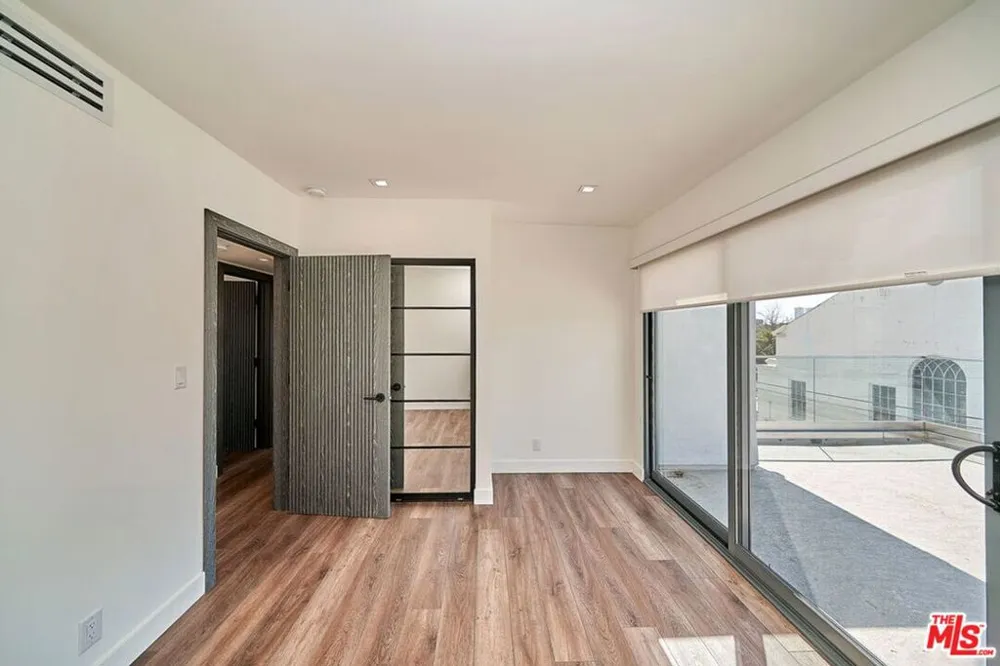145 S Maple Drive #401 Beverly Hills, CA 90212