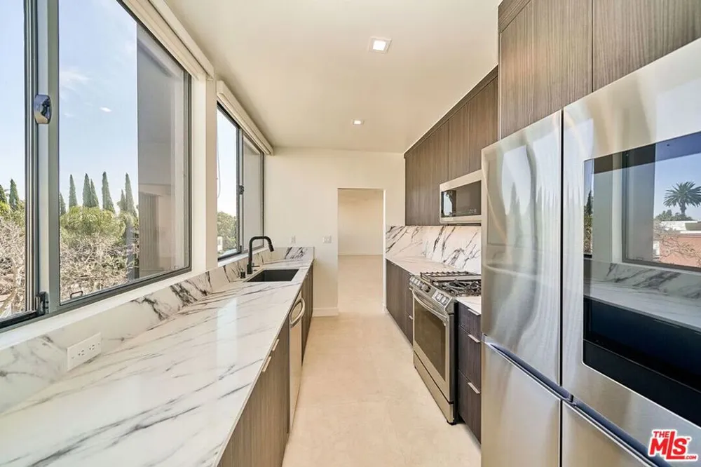 145 S Maple Drive #401 Beverly Hills, CA 90212