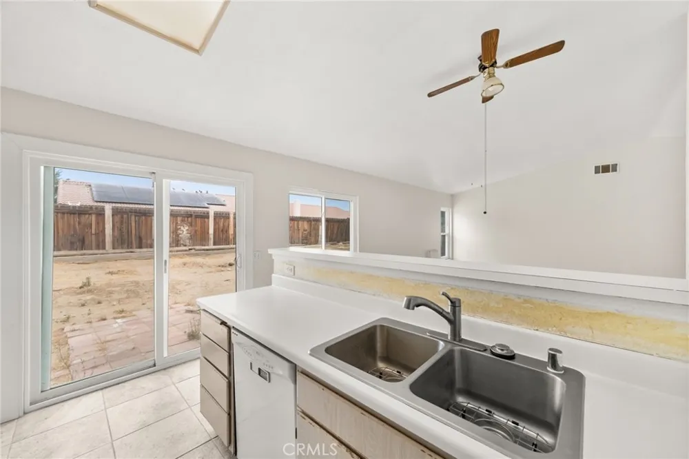 14626 Kelly Adelanto, CA 92301
