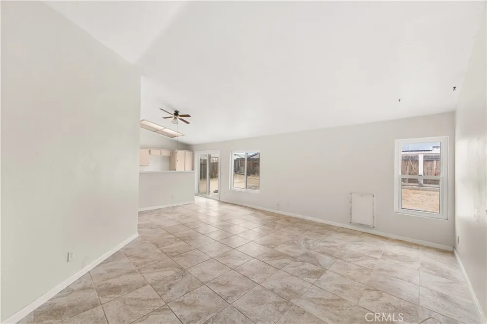 14626 Kelly Adelanto, CA 92301