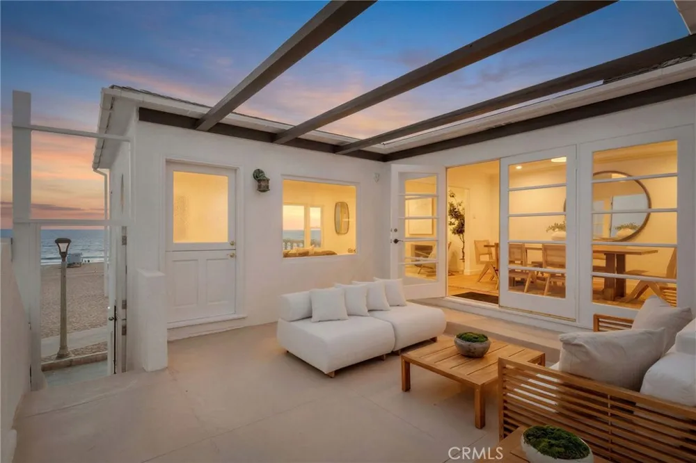 1016 The Strand Manhattan Beach, CA 90266