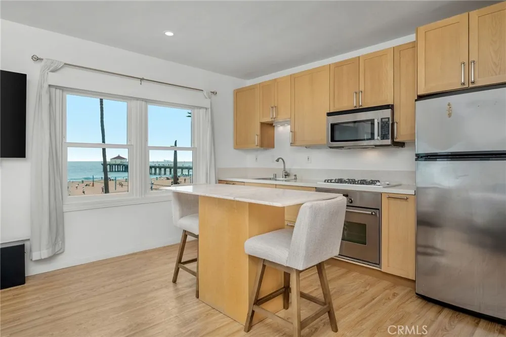 1016 The Strand Manhattan Beach, CA 90266