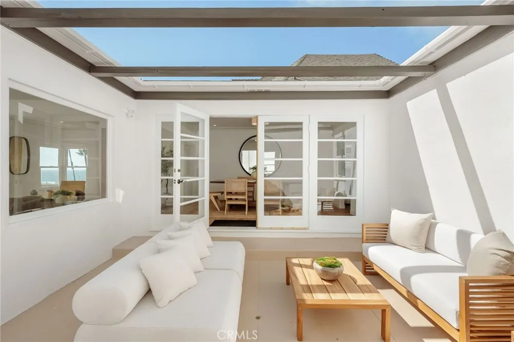 1016 The Strand Manhattan Beach, CA 90266