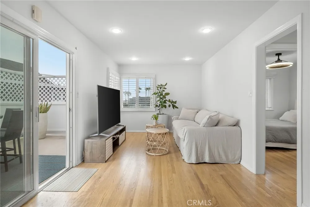 1016 The Strand Manhattan Beach, CA 90266