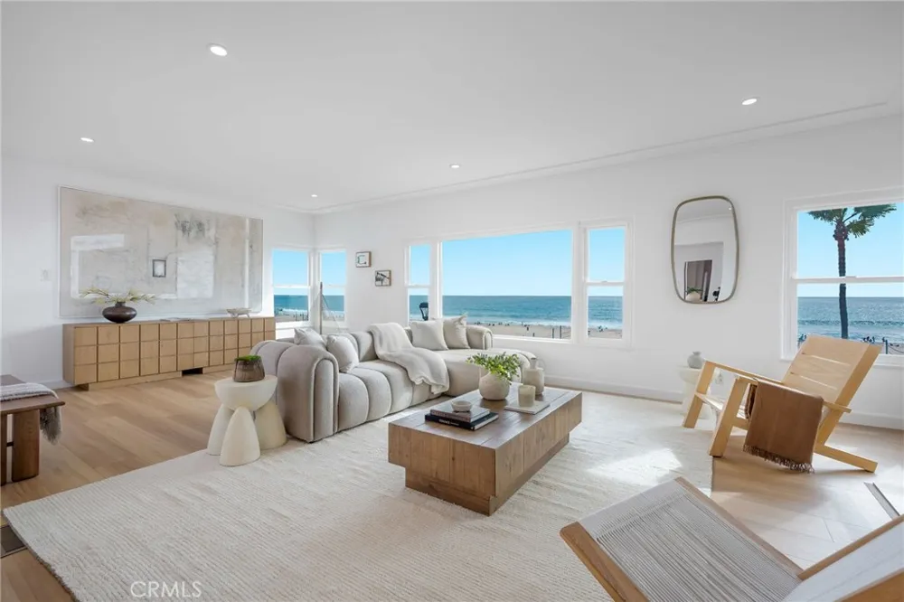 1016 The Strand Manhattan Beach, CA 90266