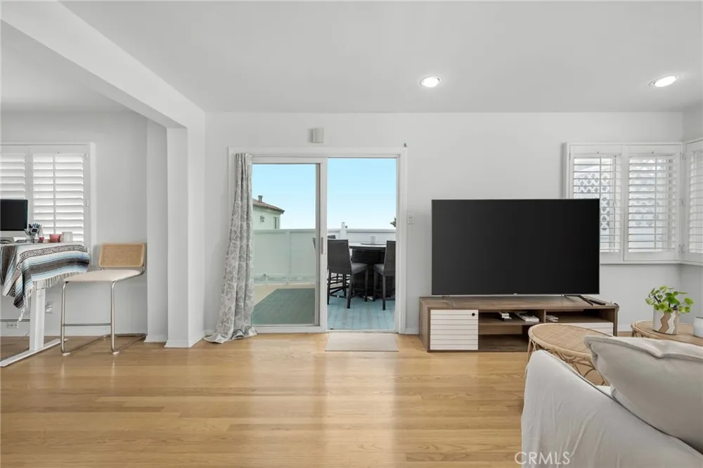 1016 The Strand Manhattan Beach, CA 90266