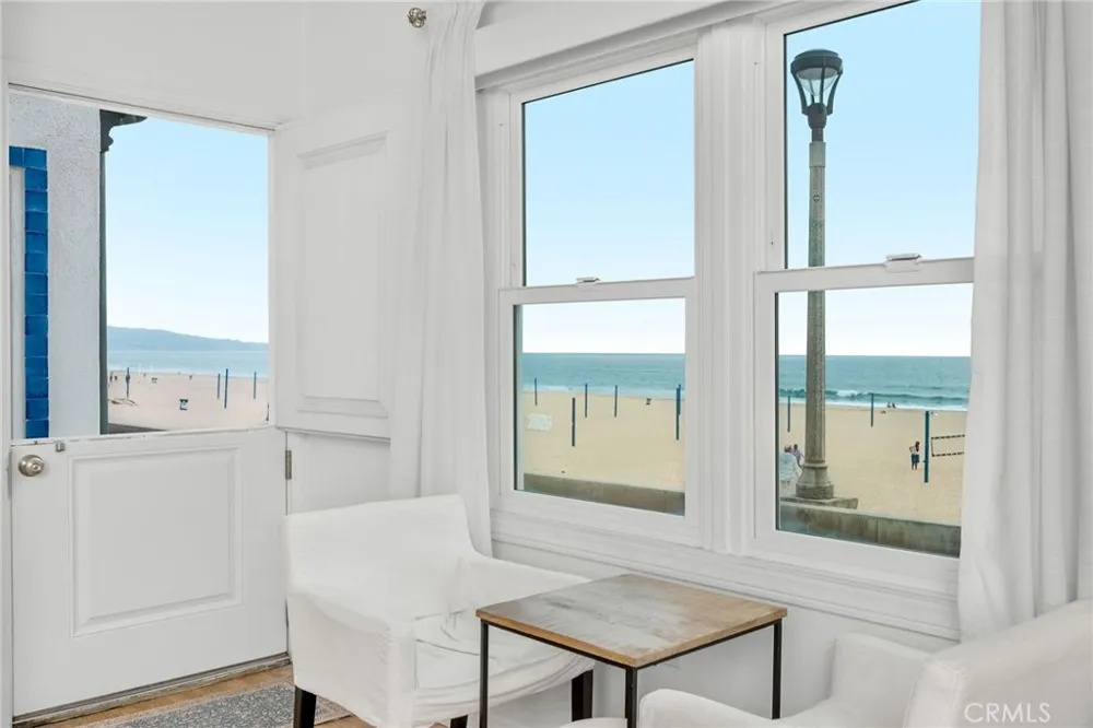 1016 The Strand Manhattan Beach, CA 90266