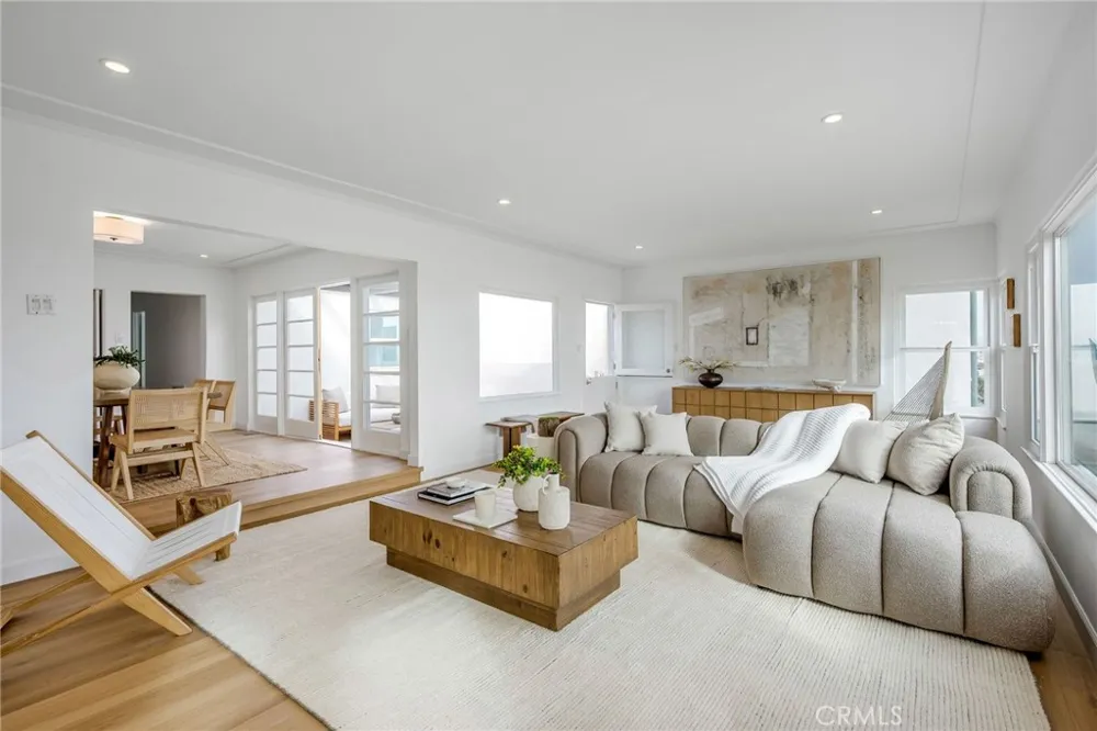 1016 The Strand Manhattan Beach, CA 90266