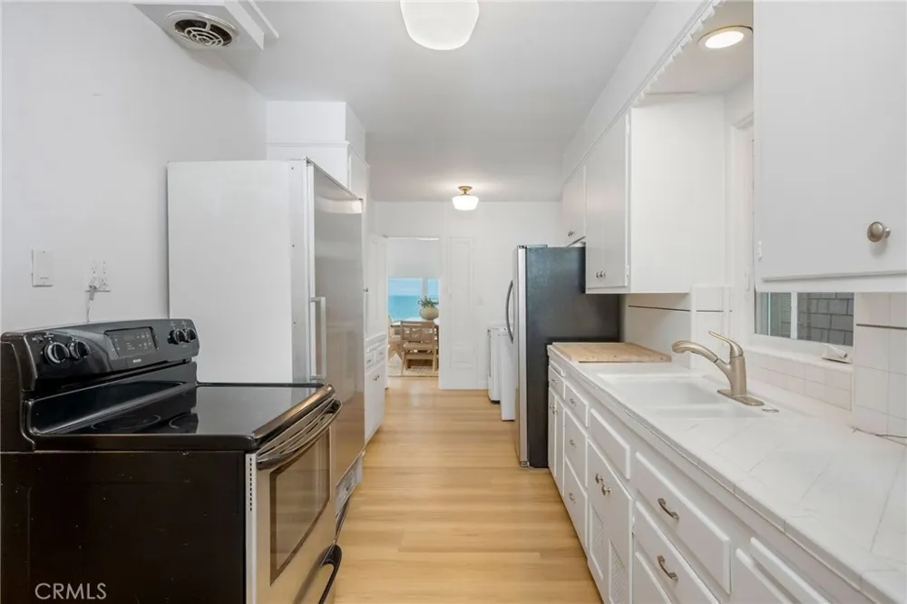 1016 The Strand Manhattan Beach, CA 90266