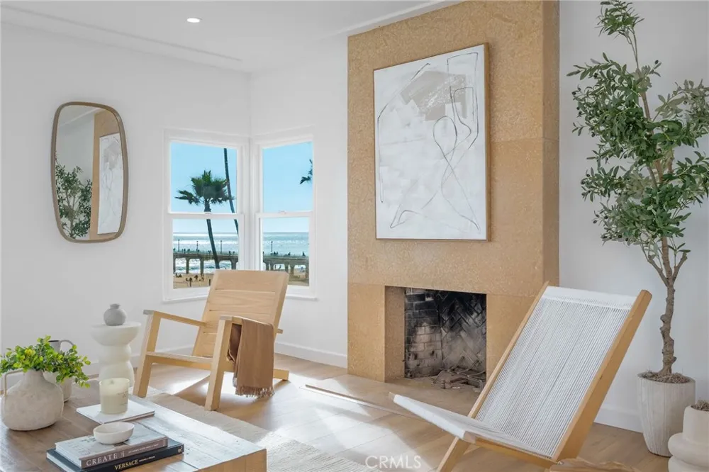 1016 The Strand Manhattan Beach, CA 90266